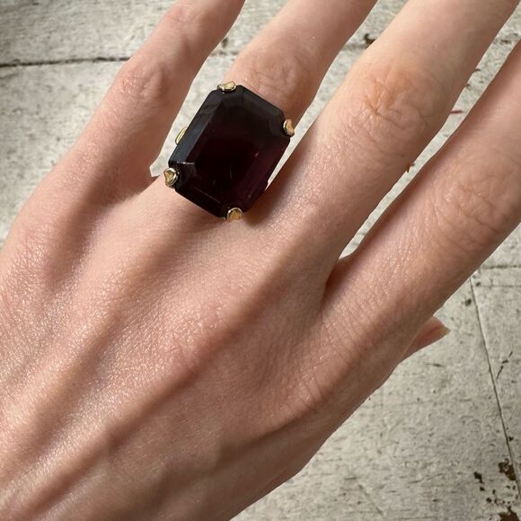 Vintage Avon Smokey Violet Cocktail Ring - Picture 1 of 8